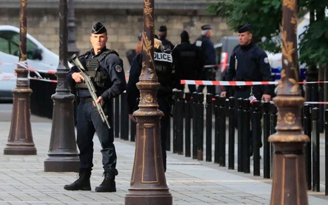 A man with a grenade entered the Iranian consulate in Paris