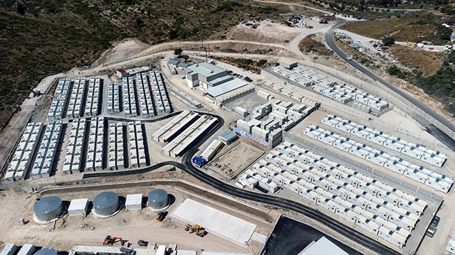 Министр открыл новый лагерь для мигрантов на Самосе