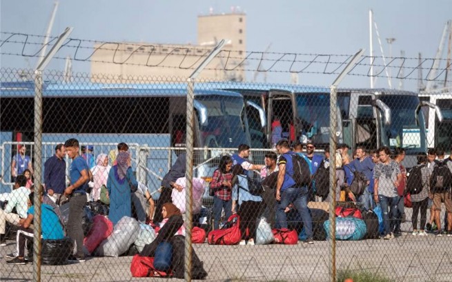 Министр говорит, что ожидается депортация 11 000 мигрантов