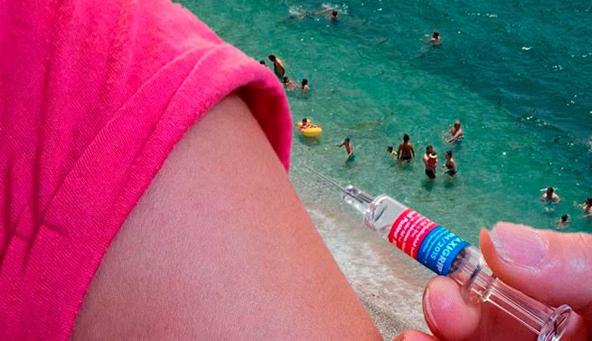 Министр: вакцинации на пляжах начнут с Крита!?
