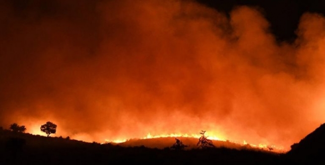 Албания: пожары угрожают греческим деревням!