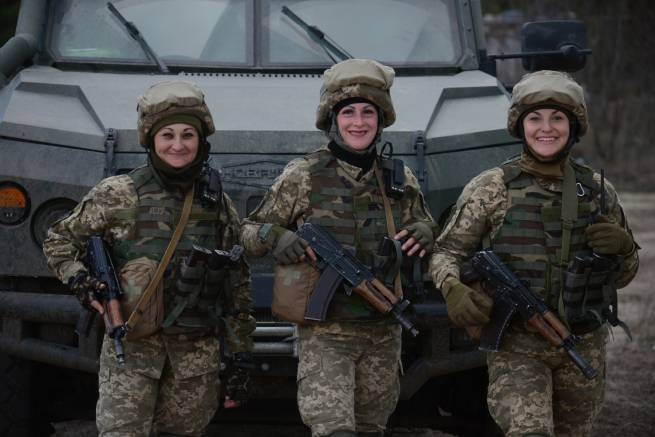 Сколько людей воюет в Украине