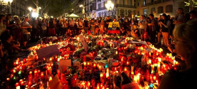 В Барселоне почтили память жертв терактов
