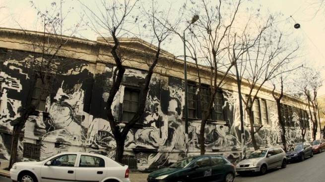 Акт вандализма в Афинах: неизвестные "художники" разукрасили стены Политехнио