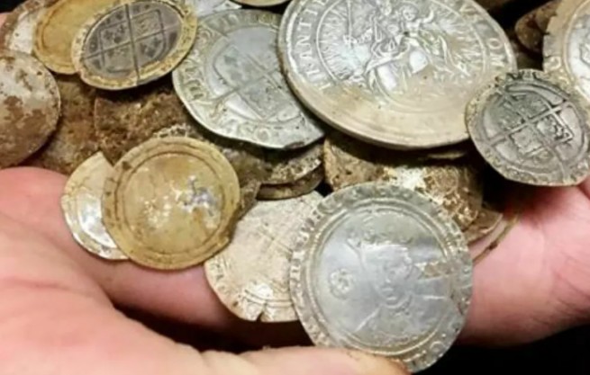 Патры: арестован с чемоданом, полным древних монет