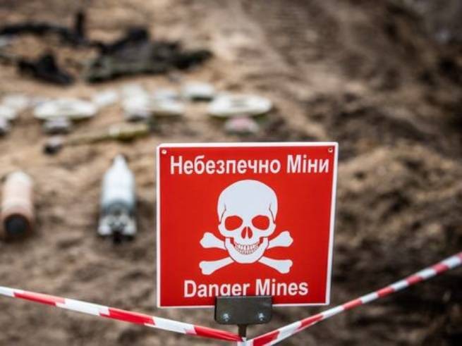 Подрыв Каховской ГЭС: по Днепру дрейфуют мины