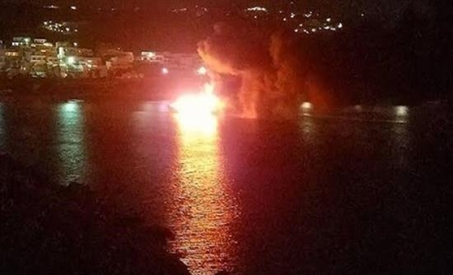 Возле Миконоса загорелось и затонуло туристическое судно, туристы спаслись