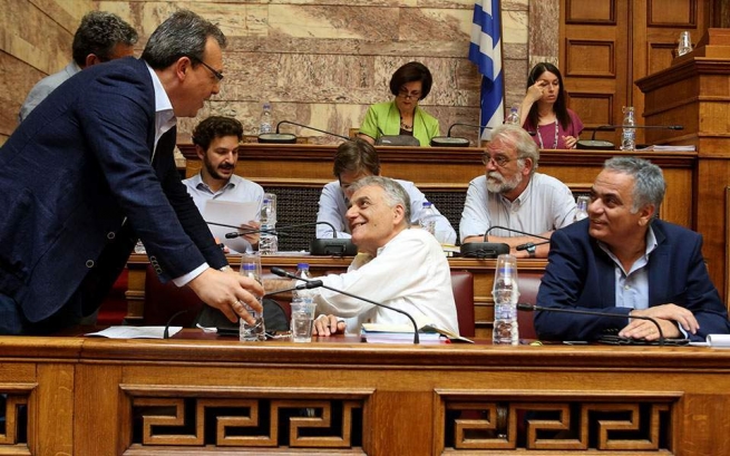 Правительство против возможности голосования для греков зарубежья