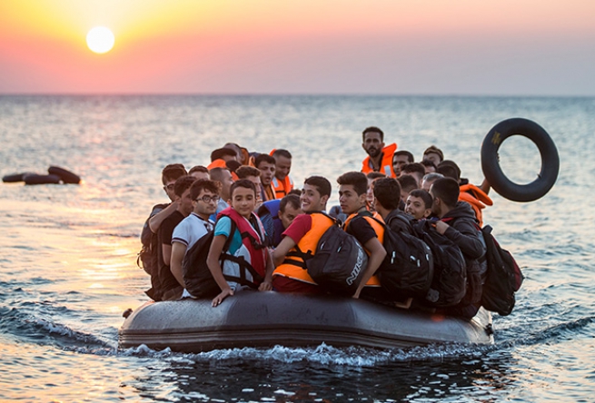 Почетный консул Франции в Турции продавала беженцам надувные лодки