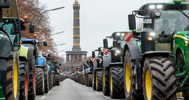Немецкие фермеры планируют блокаду транспортного движения по всей стране.