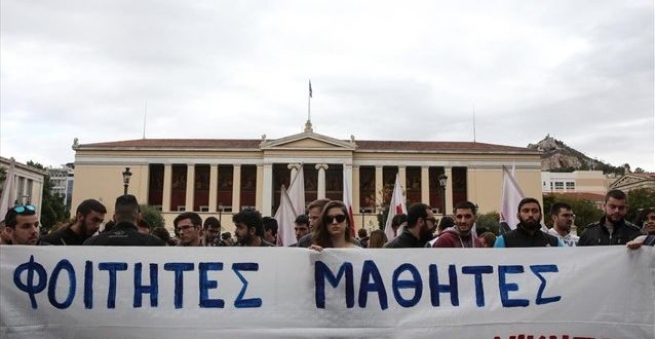 Митинг учащихся в центре Афин