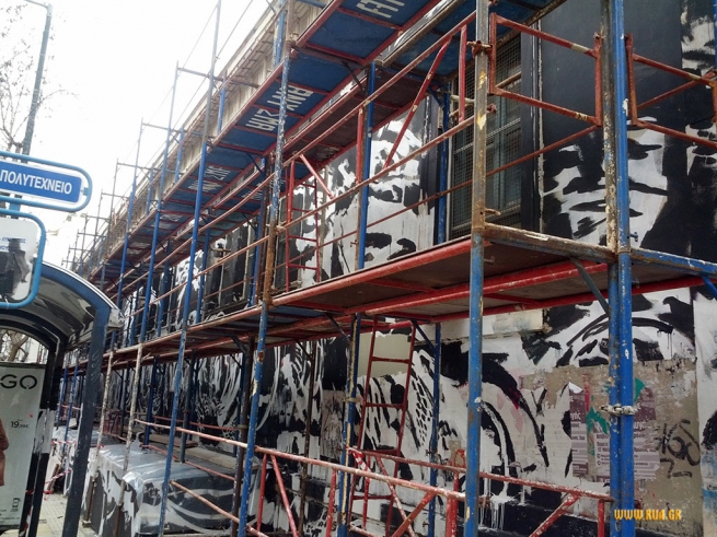 Здания Политехнио начали очищать от граффити