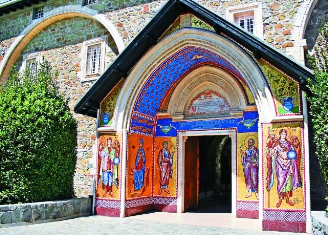 Родители постригшегося в монахи сына хотят отсудить у Кипрской церкви 2 миллиона евро