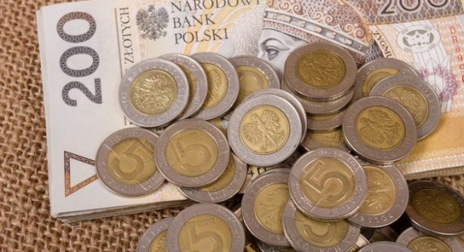 Польша обещает украинцам полноценные пенсии
