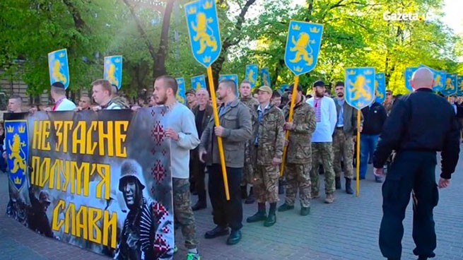 Сторонники нацистов провели парад в центре Киева