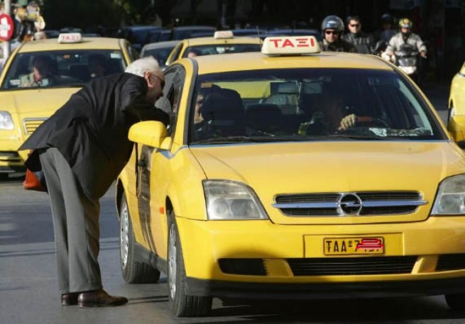 Владельцы такси обращаются с требованиями к Мицотакису: вы доведете нас до беды