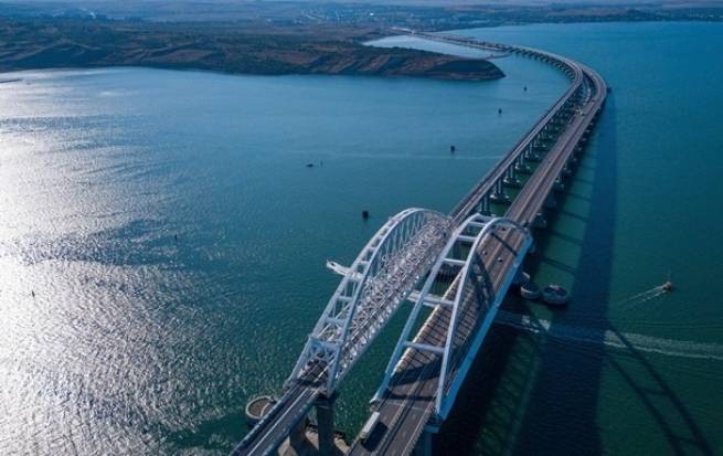 Новая атака на Крымский мост: факты, версии, подробности