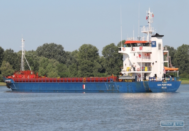 Украинские пограничники задержали грузовое судно, следовавшее в Грецию, за заходы в порты Крыма