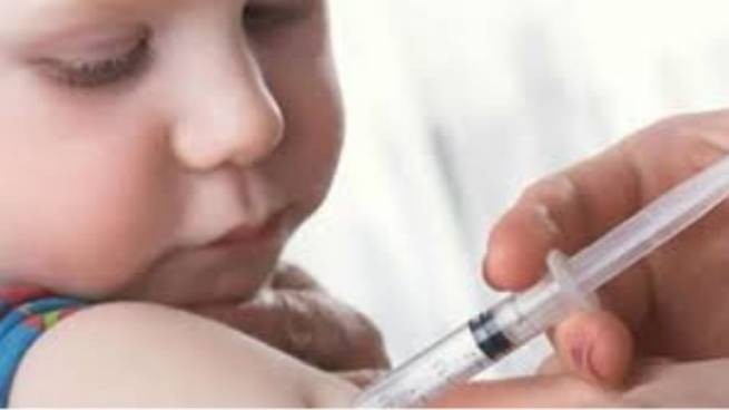 ΕΟΔΥ призывает к немедленной вакцинации против кори