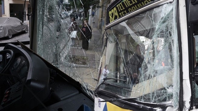 Одиннадцать раненых в результате столкновения автобуса в  Афинах