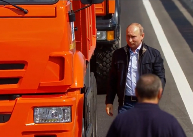 Путин на КамАЗе открыл Крымский мост