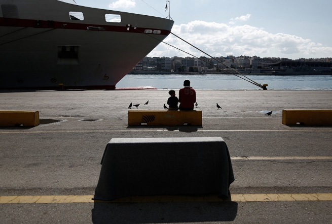 Потоки беженцев и мигрантов в Грецию значительно сократились
