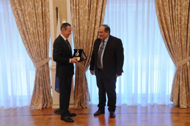 Владимира Путина наградили медалью Фракийского университета имени Димокрита