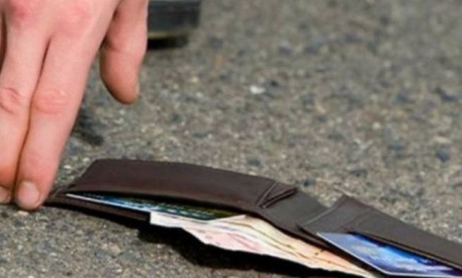 Подросток нашел и вернул кошелек владельцу