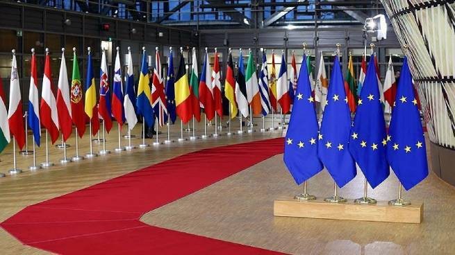 На саммите ЕС в Брюсселе решили жестко бороться с фейками о вакцинации