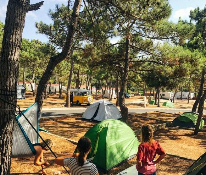 Португалия: палатки вместо арендованного жилья (видео)