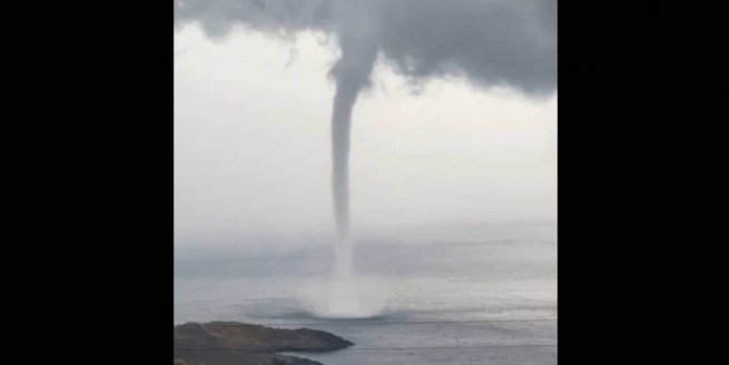 Смерч и непогода резко оборвали разгул на Миконосе