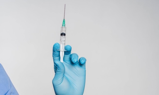Коронавирус: одобрена новая вакцина Pfizer