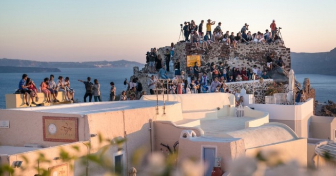 Более 2 миллионов туристов посетило остров Санторини в 2017 году