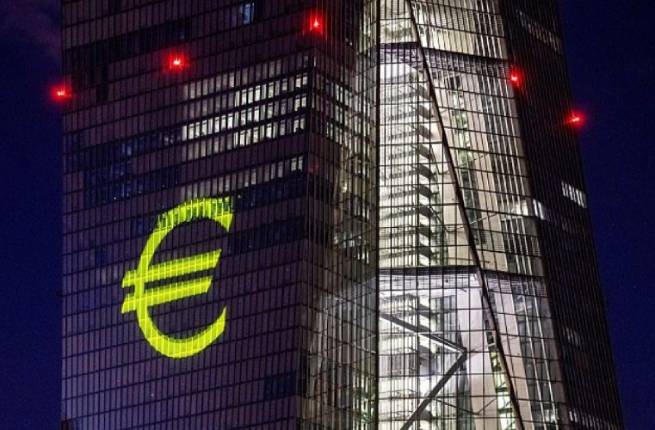 Инфляция в еврозоне "сдает позиции" и упала до однозначных показателей
