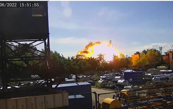Как это было: Зеленский показал видео ракетного удара по ТРЦ