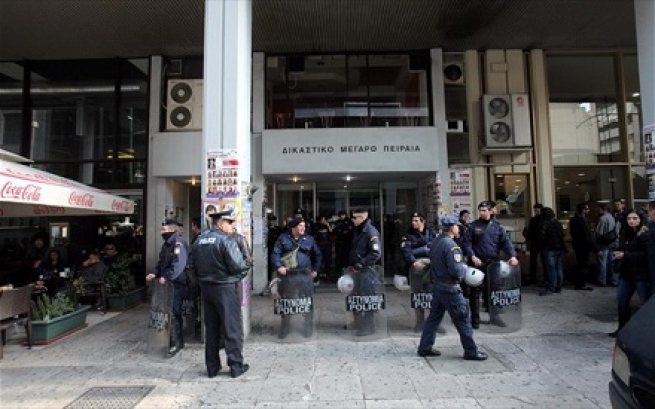 Угроза бомбы, заложенной в Пирейский Суд оказалось ложной