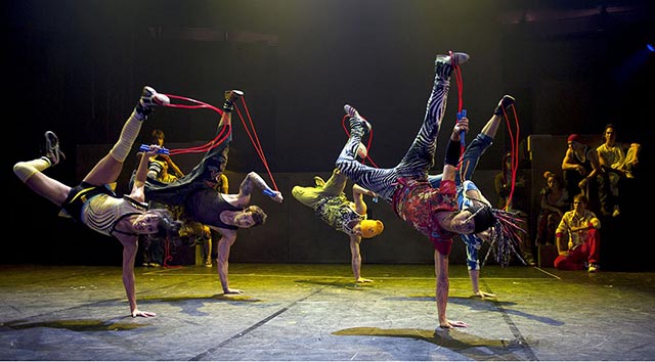 Cirque Eloize (Цирк Элуаз) впервые в Греции в «Мегаро музикис»