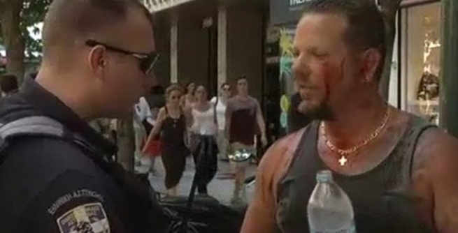 Турист атакован в Афинах за покупки в воскресный день (видео)