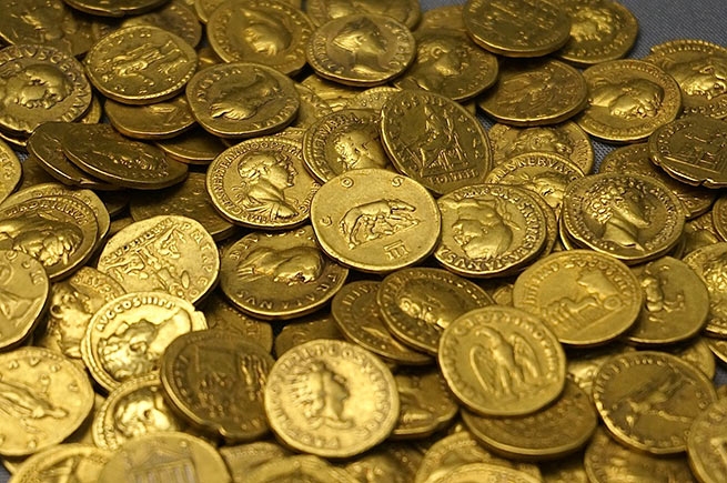 Невероятный клад: Тысячи золотых монет были найдены в греческой деревне Ахайя