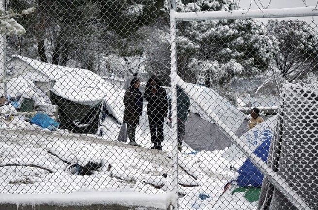 Мигранты протестуют против жизни в палатках