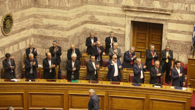 Правительство Ципраса получило в парламенте Греции вотум доверия