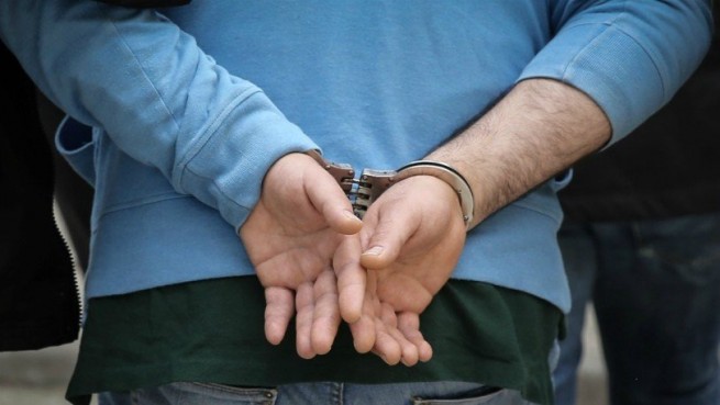 Наркотики и оружие: 4 ареста в Пирее и Керацини
