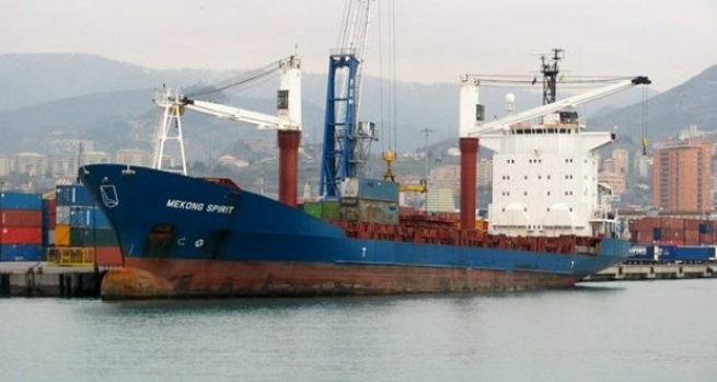 Береговая охрана Греции задержала контейнеровоз с оружием