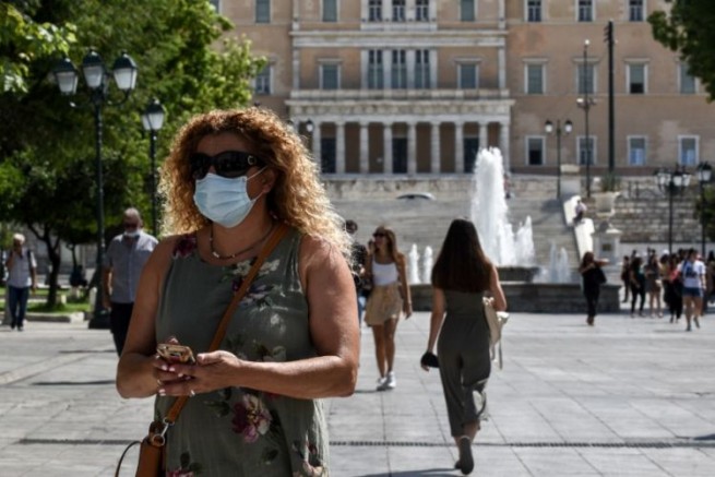 Опрос: 74% греков считают коронавирус угрозой для страны