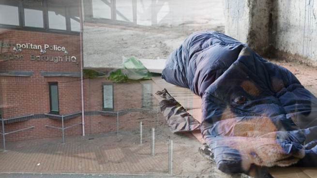 Напротив здания лондонской полиции, ожидая свою собаку, скончался бездомный грек