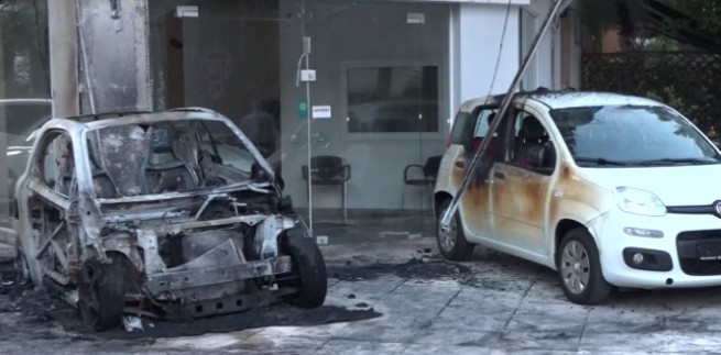 Палео Фалиро: новый взрыв в автосалоне, эвакуация жильцов дома