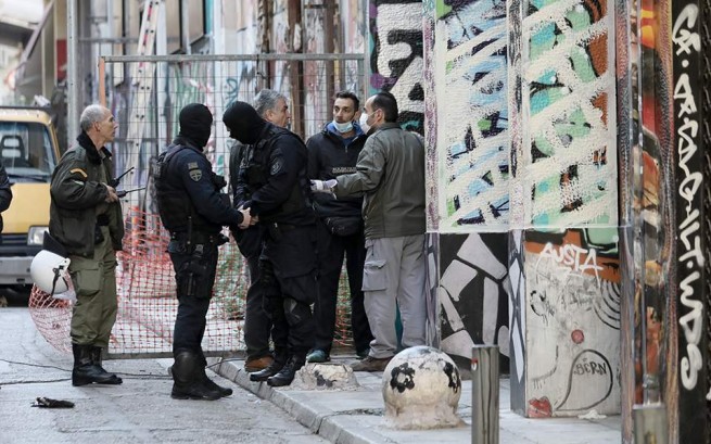 Греческая полиция продолжила выселение сквоттеров из Эксархии