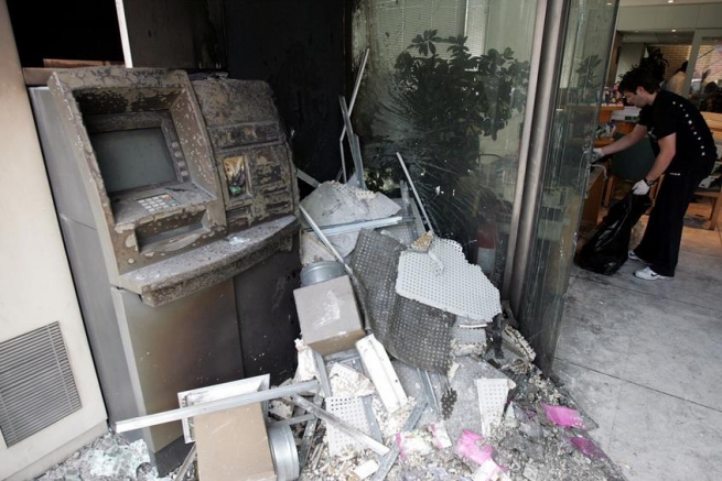 Греция:Взорвали банкомат, уничтожив 45.000 евро