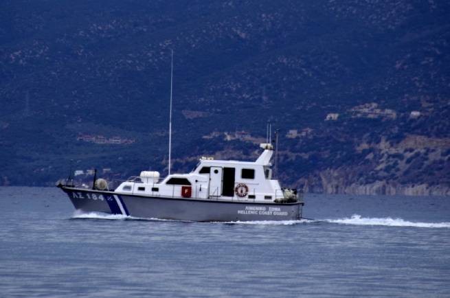 Спасательная операция возле Фолегандроса - затонула лодка с мигрантами