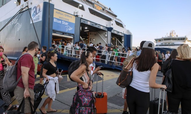 Афины опустели: хаос в портах, аэропорту, на национальных автомагистралях